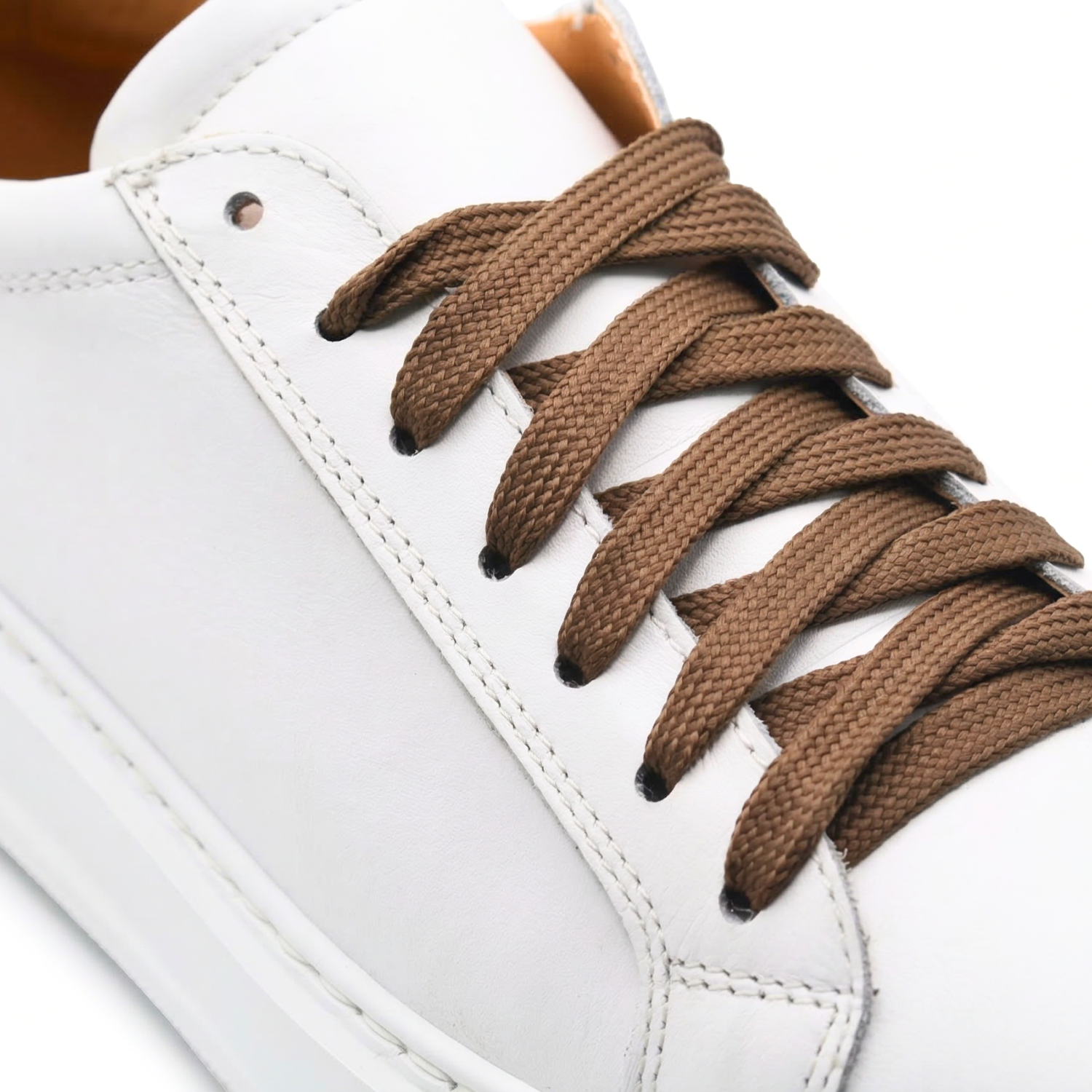Zapatillas Airon para hombre en piel con suela blanca