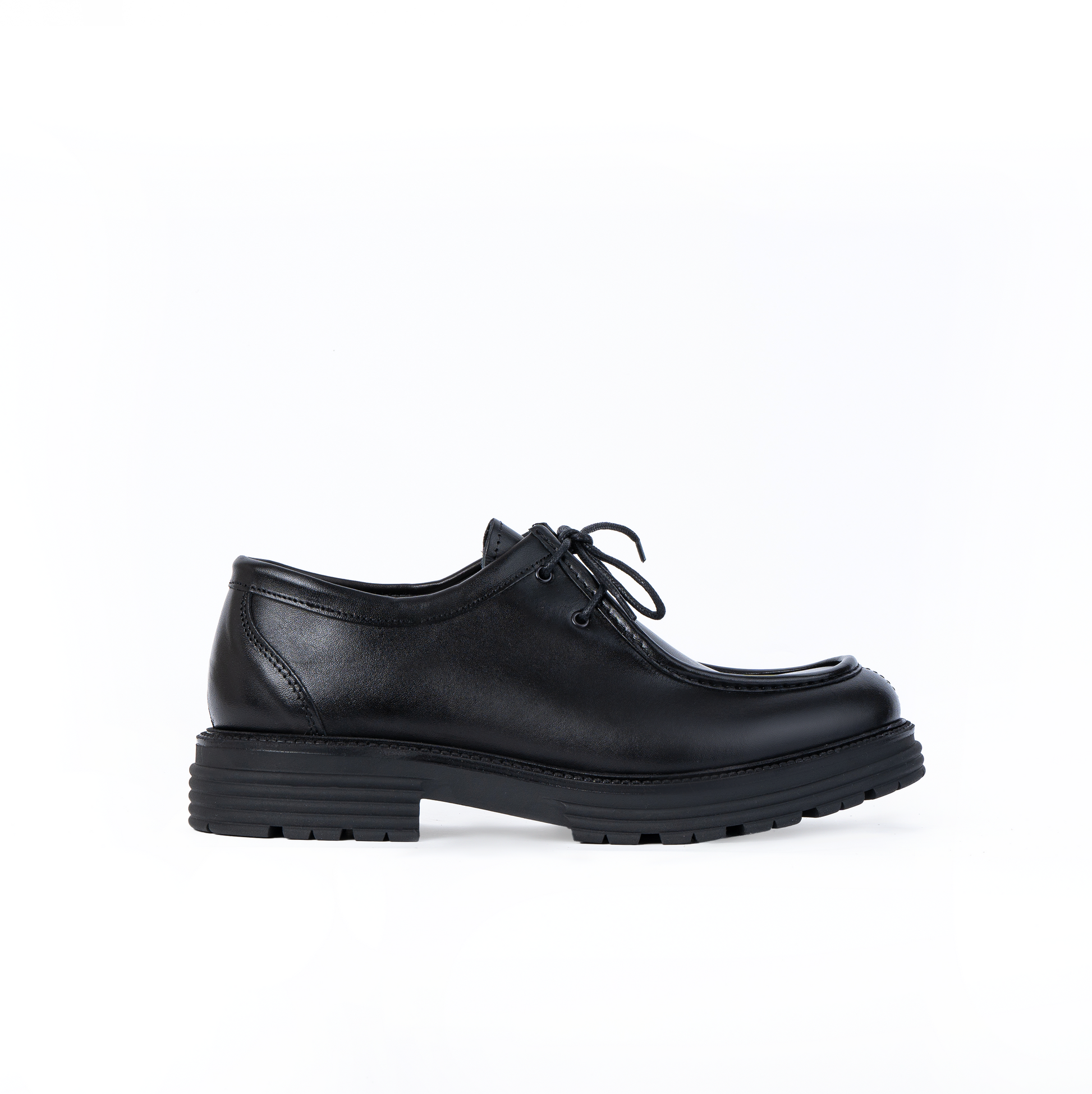 Vector ingeniero con cordones en piel genuina