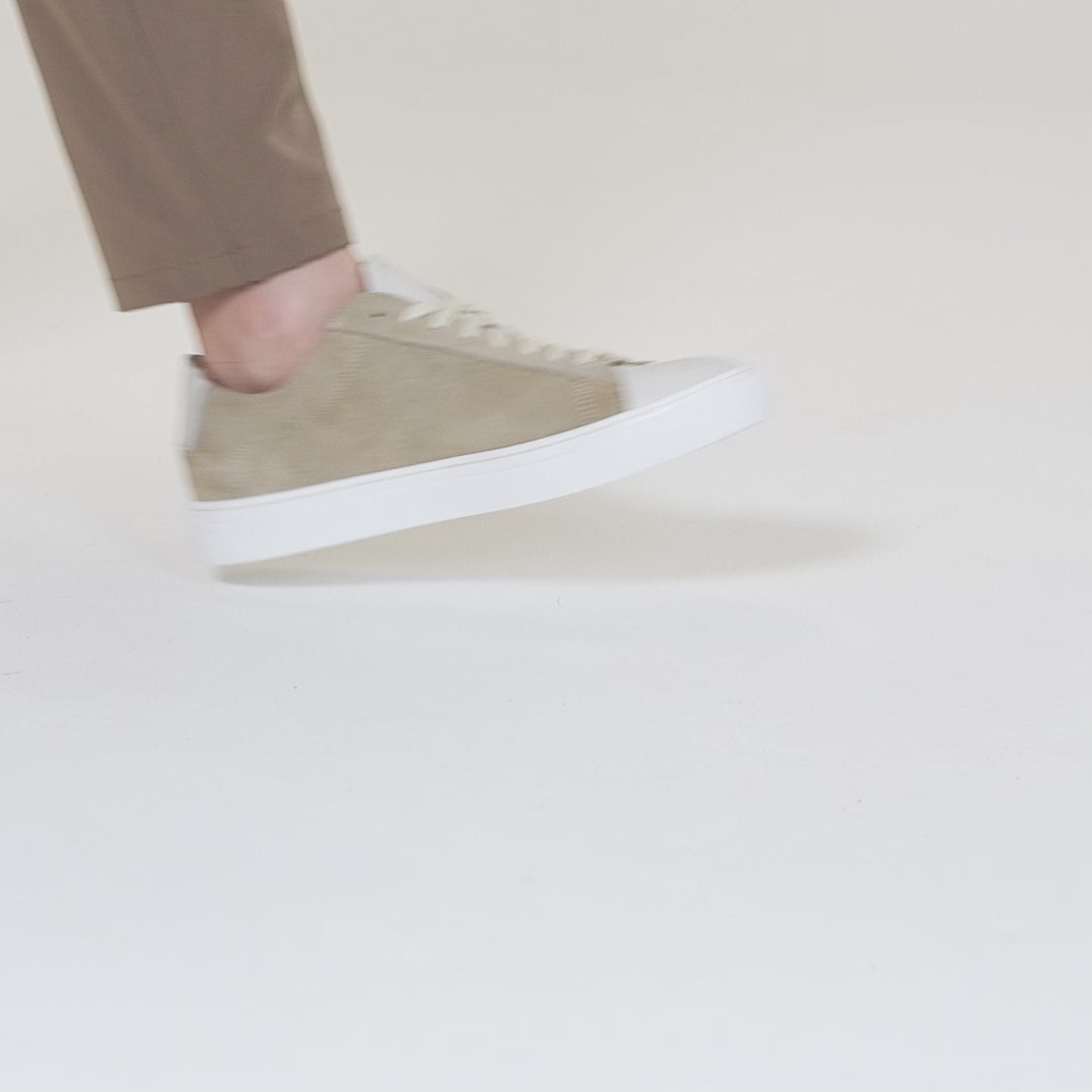 Zapatillas de hombre Nova en ante con inserciones de piel.